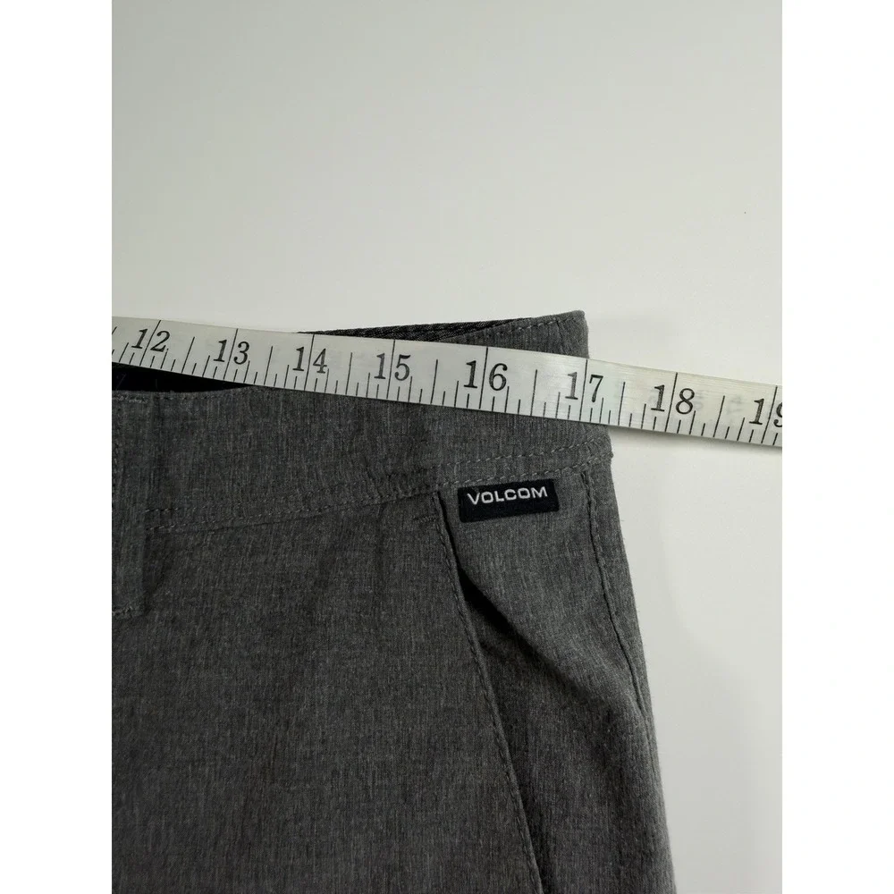 Volcom Shorts Surf and Turf 4 Way Stretch 33 Mens Gray Hybrid Casual Skate
